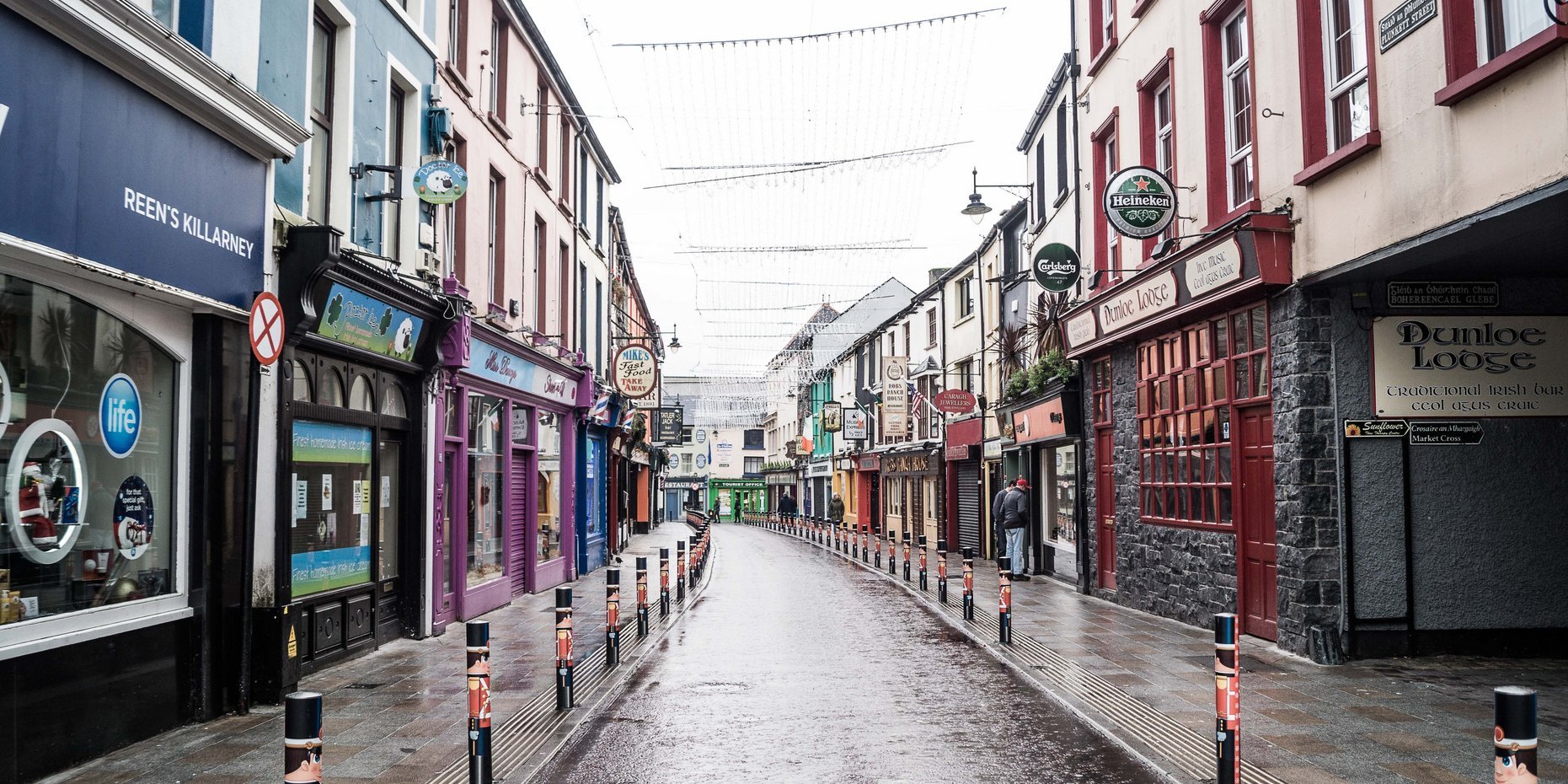 An alley in the city center of an Irish city